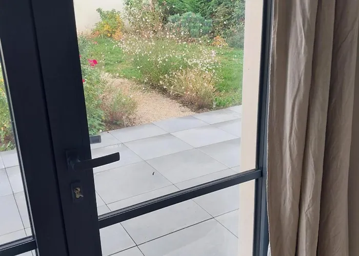 Oda ve Kahvaltı La Roseraie 3*